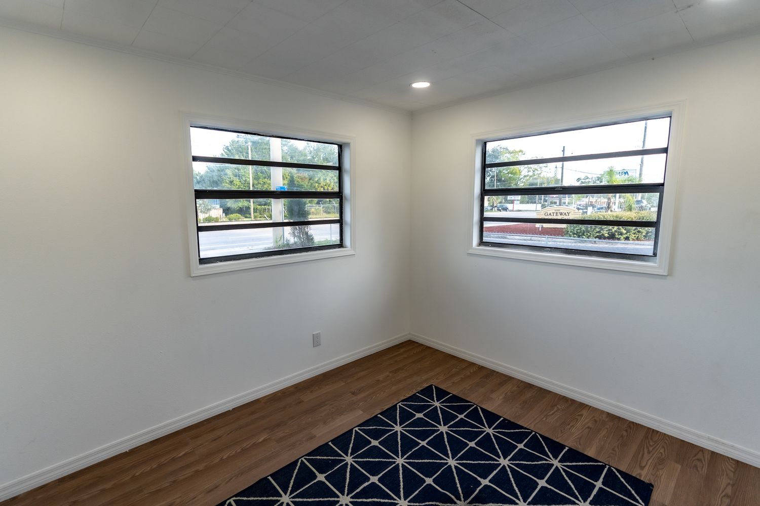 N. Florida Ave Warehouse or Automotive/Office/Showroom- 6,061 SF : 14041 N Florida Ave, Tampa, FL 33613
